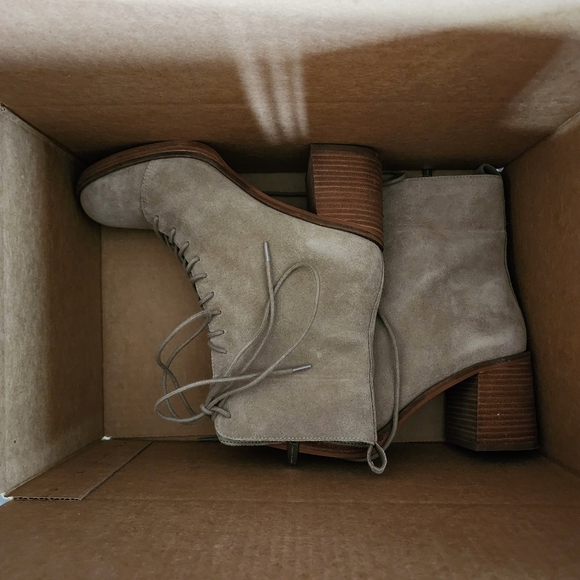 Vince Camuto Heeled Leather Ankle Boots 9.5 - Picture 11 of 12